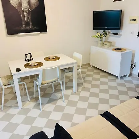Wonderful In Old Apartament
